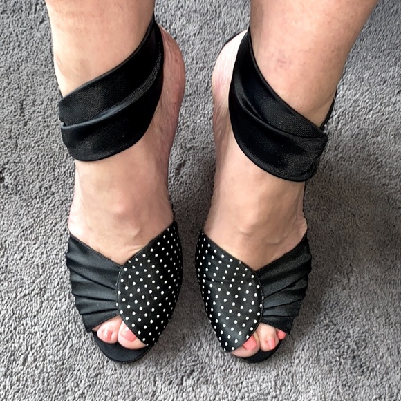 Manolo Blahnik • “Bimba Pois” BW Heels - Picture 13 of 16